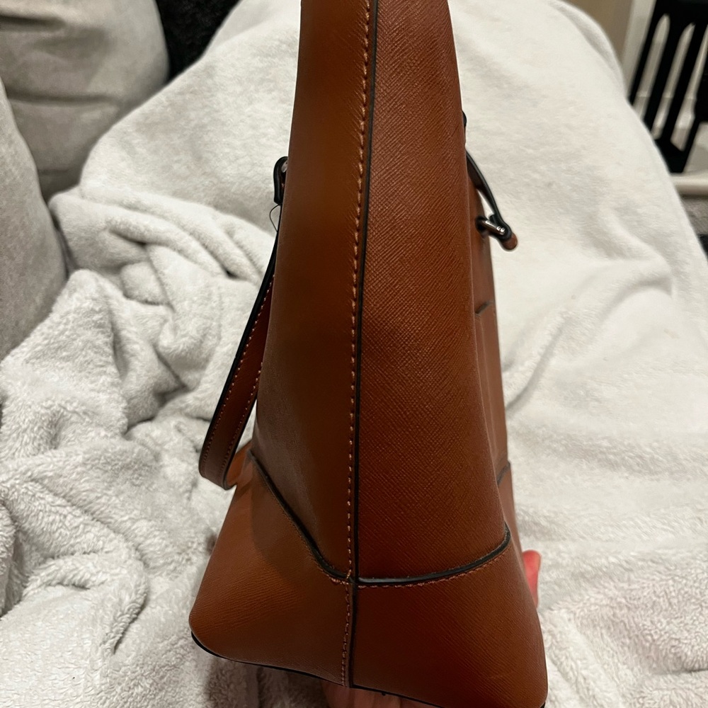 Guess Los Angeles Cognac Tote Bag - Picture 6 of 12